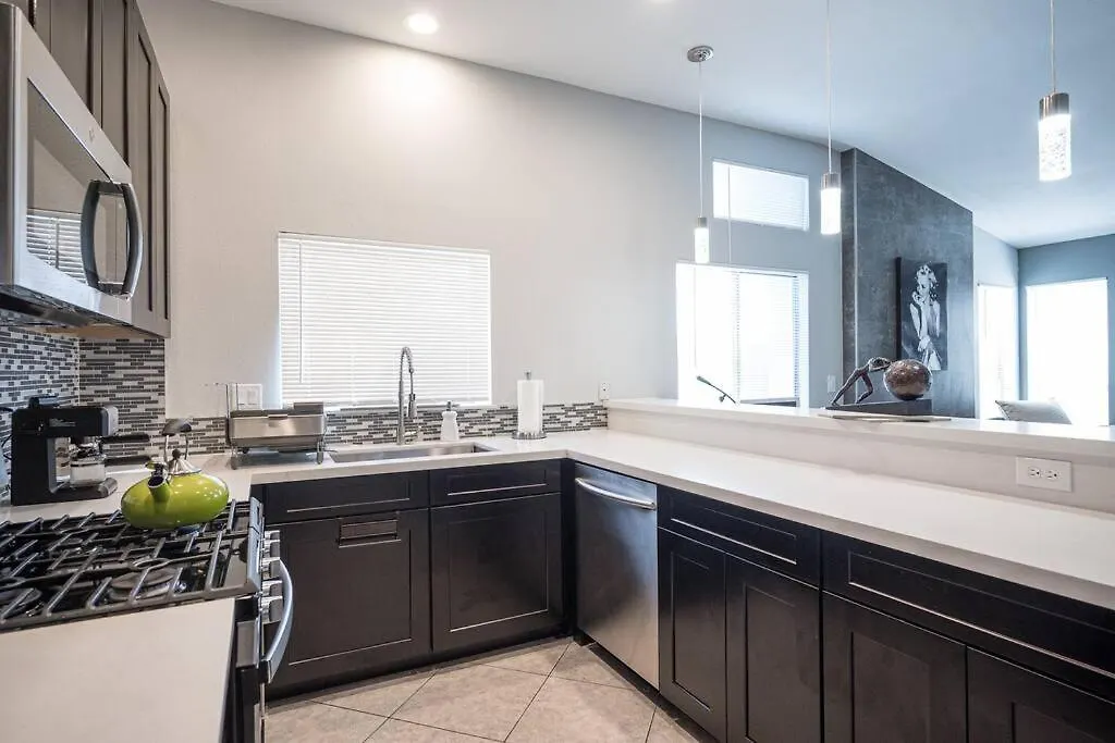 Modern Home! Pool & Jacuzzi Las Vegas