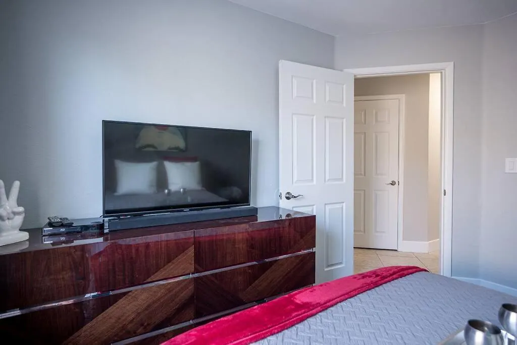 Modern Home! Pool & Jacuzzi Las Vegas