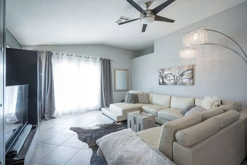 Modern Home! Pool & Jacuzzi Las Vegas Holiday home
