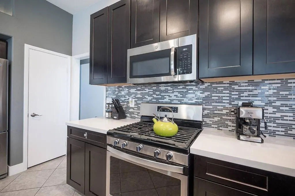Modern Home! Pool & Jacuzzi Las Vegas
