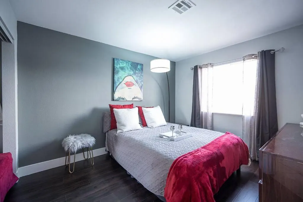 Modern Home! Pool & Jacuzzi Las Vegas Holiday home