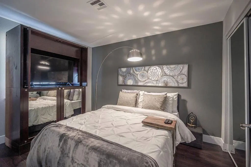 Modern Home! Pool & Jacuzzi Las Vegas